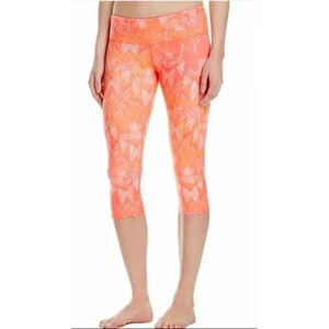 Alo Yoga Geometric Capri Cropped Leggings in Guava Indio Orange/Coral Size M